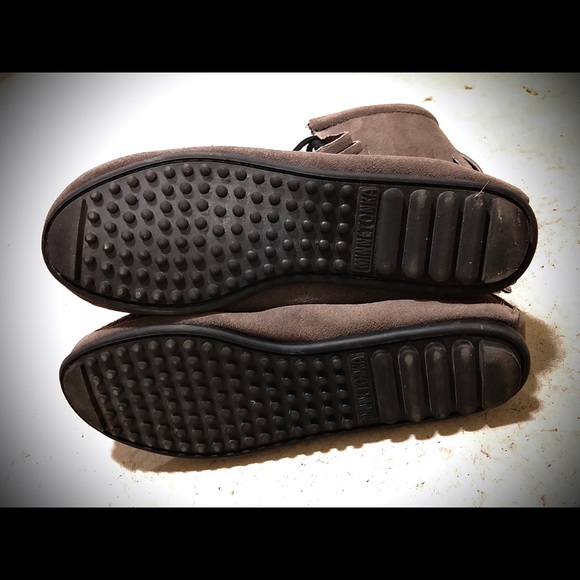 Minnetonka suede single fringe booties size 6 - Picture 2 of 4